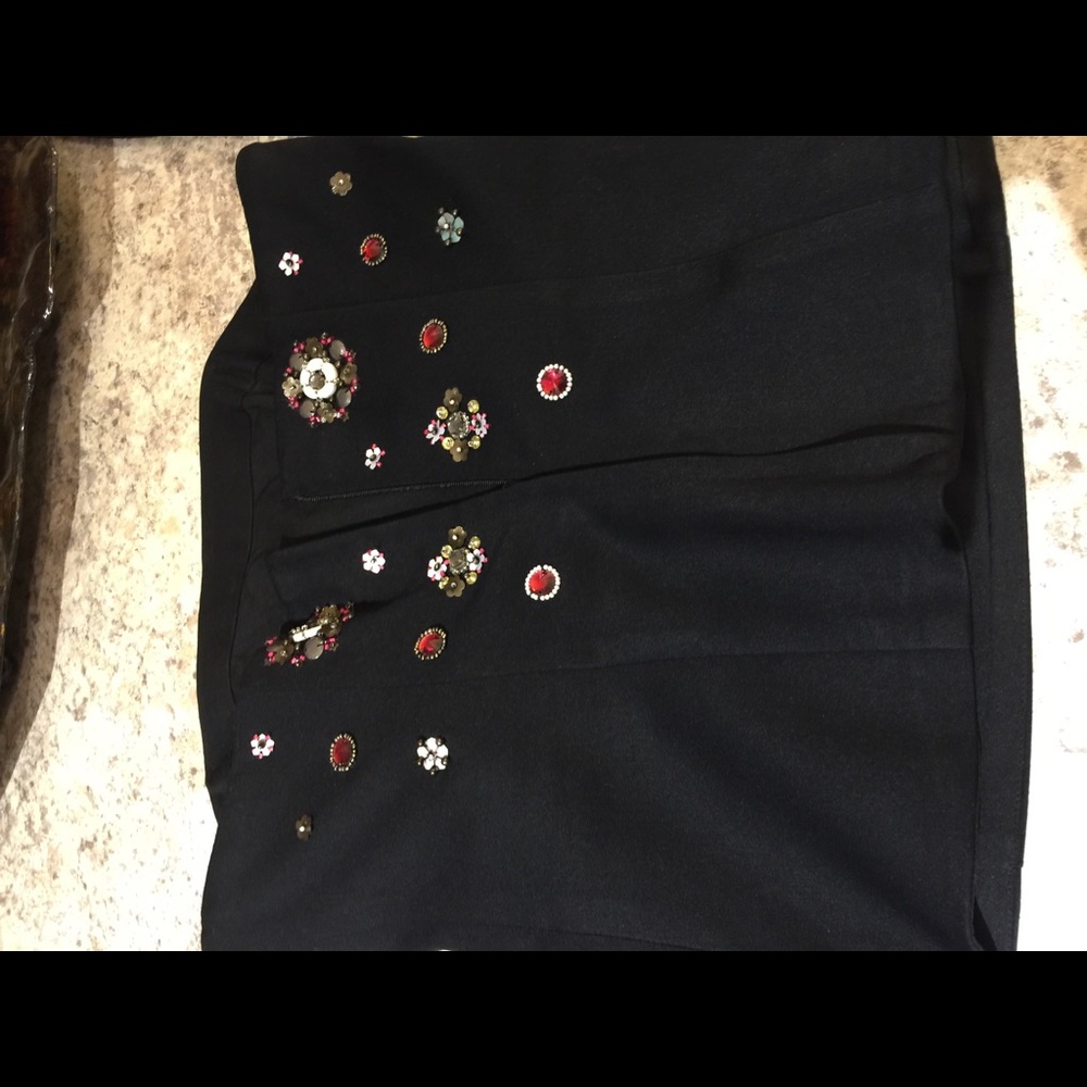 WHITE HOUSE BLACK MARKET 2-PC EMBELLISH SKIRT SET - Picture 4 of 8